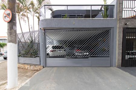 Casa à venda com 198m², 5 quartos e 4 vagas Casa à venda com 198m², 5 quartos e 4 vagasFachada