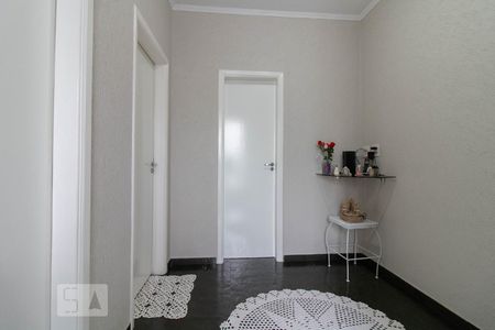 Casa à venda com 198m², 5 quartos e 4 vagas Casa à venda com 198m², 5 quartos e 4 vagasHall dos Quartos