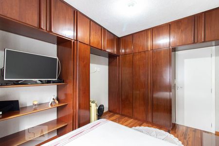 Casa à venda com 198m², 5 quartos e 4 vagas Casa à venda com 198m², 5 quartos e 4 vagasQuarto 4