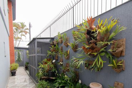 Casa à venda com 198m², 5 quartos e 4 vagas Casa à venda com 198m², 5 quartos e 4 vagasCorredor Lateral