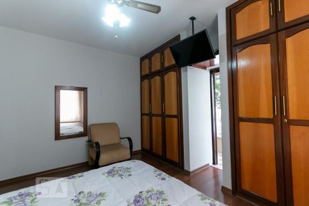 Casa à venda com 250m², 4 quartos e 5 vagas Casa à venda com 250m², 4 quartos e 5 vagasQuarto 1 - Suíte