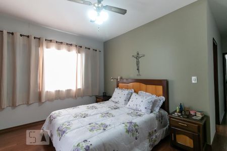 Casa à venda com 250m², 4 quartos e 5 vagas Casa à venda com 250m², 4 quartos e 5 vagasQuarto 1 - Suíte