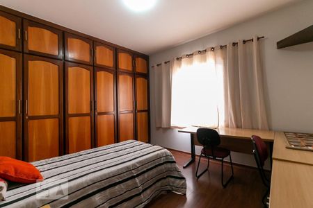 Casa à venda com 250m², 4 quartos e 5 vagas Casa à venda com 250m², 4 quartos e 5 vagasQuarto 4