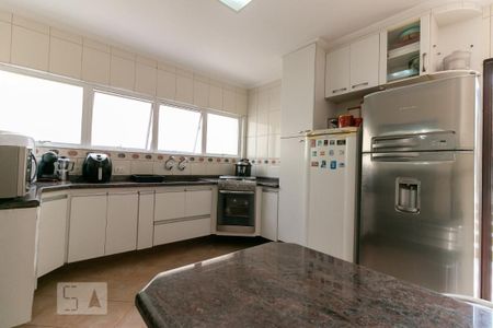 Casa à venda com 250m², 4 quartos e 5 vagas Casa à venda com 250m², 4 quartos e 5 vagasCozinha