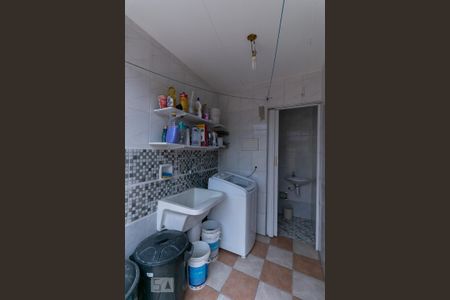 Casa à venda com 250m², 4 quartos e 5 vagas Casa à venda com 250m², 4 quartos e 5 vagasArea de serviço