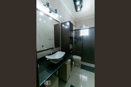 Casa à venda com 250m², 4 quartos e 5 vagas Casa à venda com 250m², 4 quartos e 5 vagasBanheiro da Suíte