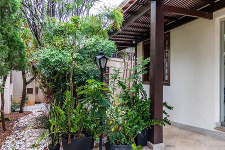 Casa à venda com 850m², 6 quartos e 5 vagas Casa à venda com 850m², 6 quartos e 5 vagasJardim