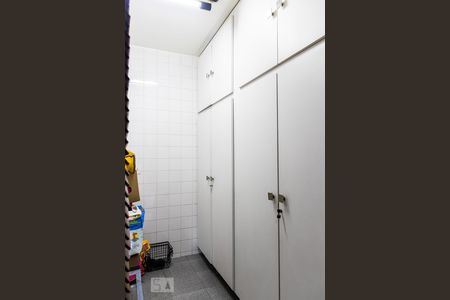 Casa à venda com 850m², 6 quartos e 5 vagas Casa à venda com 850m², 6 quartos e 5 vagasDespensa