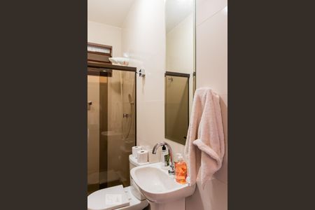 Casa à venda com 850m², 6 quartos e 5 vagas Casa à venda com 850m², 6 quartos e 5 vagasBanheiro