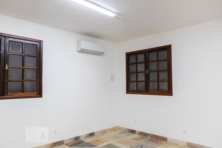 Casa à venda com 850m², 6 quartos e 5 vagas Casa à venda com 850m², 6 quartos e 5 vagasQuarto 1