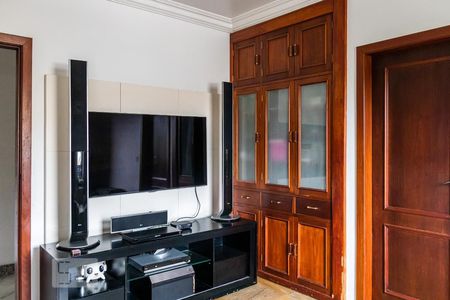 Casa à venda com 850m², 6 quartos e 5 vagas Casa à venda com 850m², 6 quartos e 5 vagasSala 2