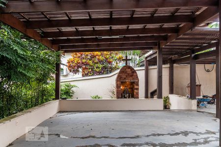 Casa à venda com 850m², 6 quartos e 5 vagas Casa à venda com 850m², 6 quartos e 5 vagasGaragem 2