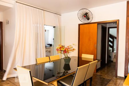 Casa à venda com 850m², 6 quartos e 5 vagas Casa à venda com 850m², 6 quartos e 5 vagasCopa/Sala de Jantar