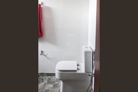 Casa à venda com 850m², 6 quartos e 5 vagas Casa à venda com 850m², 6 quartos e 5 vagasBanheiro das semi-suítes