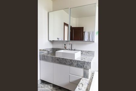 Casa à venda com 850m², 6 quartos e 5 vagas Casa à venda com 850m², 6 quartos e 5 vagasBanheiro da Suíte 1