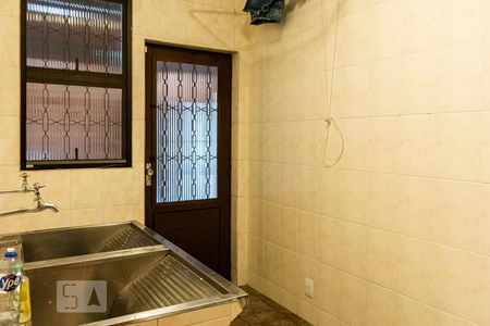 Casa à venda com 850m², 6 quartos e 5 vagas Casa à venda com 850m², 6 quartos e 5 vagasÁrea de Serviço 2