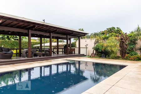 Casa à venda com 850m², 6 quartos e 5 vagas Casa à venda com 850m², 6 quartos e 5 vagasPiscina