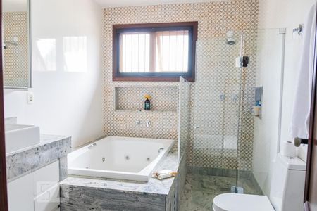 Casa à venda com 850m², 6 quartos e 5 vagas Casa à venda com 850m², 6 quartos e 5 vagasBanheiro da Suíte 1