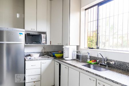 Casa à venda com 850m², 6 quartos e 5 vagas Casa à venda com 850m², 6 quartos e 5 vagasCozinha