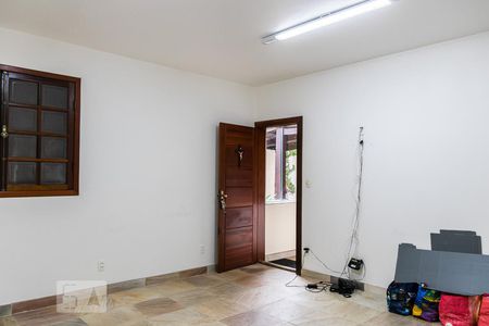 Casa à venda com 850m², 6 quartos e 5 vagas Casa à venda com 850m², 6 quartos e 5 vagasQuarto 1