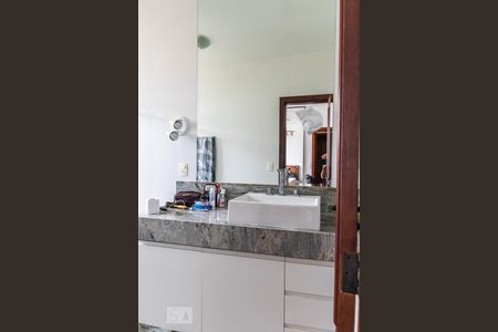 Casa à venda com 850m², 6 quartos e 5 vagas Casa à venda com 850m², 6 quartos e 5 vagasBanheiro da Suíte 2