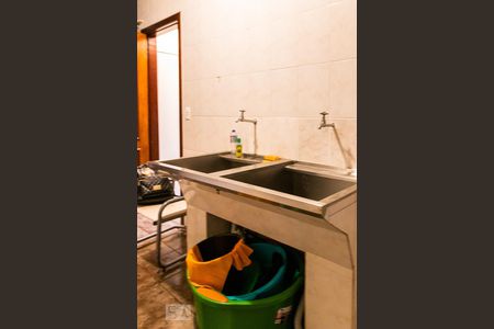 Casa à venda com 850m², 6 quartos e 5 vagas Casa à venda com 850m², 6 quartos e 5 vagasÁrea de Serviço 2