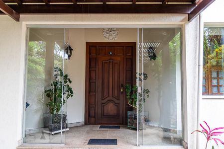 Casa à venda com 850m², 6 quartos e 5 vagas Casa à venda com 850m², 6 quartos e 5 vagasEntrada