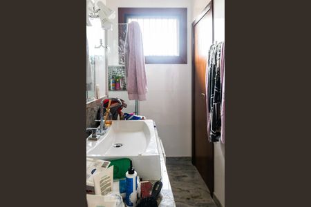 Casa à venda com 850m², 6 quartos e 5 vagas Casa à venda com 850m², 6 quartos e 5 vagasBanheiro das semi-suítes