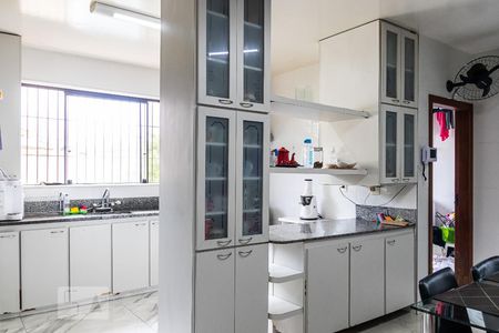 Casa à venda com 850m², 6 quartos e 5 vagas Casa à venda com 850m², 6 quartos e 5 vagasCozinha