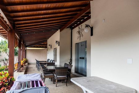 Casa à venda com 850m², 6 quartos e 5 vagas Casa à venda com 850m², 6 quartos e 5 vagasVaranda