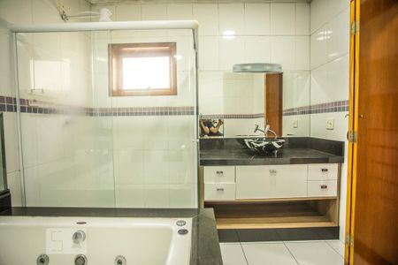 Casa à venda com 310m², 4 quartos e 4 vagasBanheiro Suíte