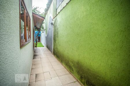 Casa à venda com 310m², 4 quartos e 4 vagasCorredor externo