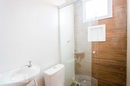Banheiro de kitnet/studio para alugar com 1 quarto, 10m² em Vila São Pedro, Santo André