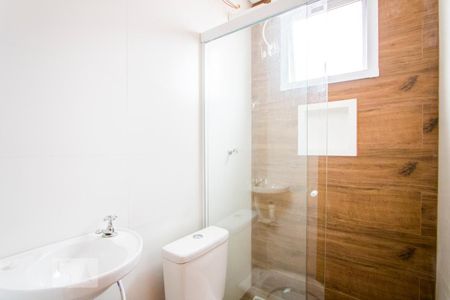 Banheiro de kitnet/studio para alugar com 1 quarto, 10m² em Vila São Pedro, Santo André