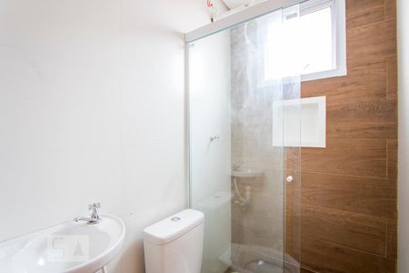 Banheiro de kitnet/studio para alugar com 1 quarto, 10m² em Vila São Pedro, Santo André