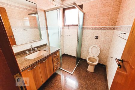 Apartamento à venda com 268m², 4 quartos e 4 vagas Apartamento à venda com 268m², 4 quartos e 4 vagasBanheiro da Suíte 2