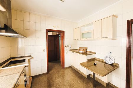Apartamento à venda com 268m², 4 quartos e 4 vagas Apartamento à venda com 268m², 4 quartos e 4 vagasCozinha