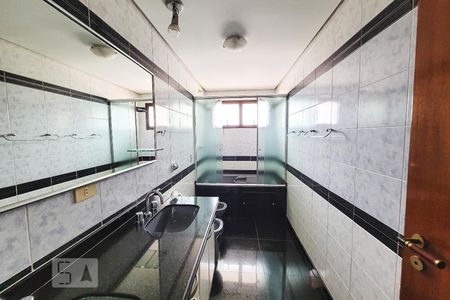 Apartamento à venda com 268m², 4 quartos e 4 vagas Apartamento à venda com 268m², 4 quartos e 4 vagasBanheiro da Suíte 3
