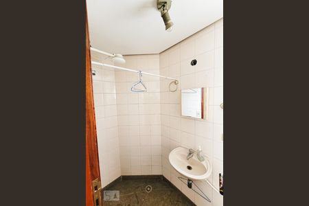 Apartamento à venda com 268m², 4 quartos e 4 vagas Apartamento à venda com 268m², 4 quartos e 4 vagasBanheiro de Serviço