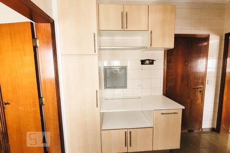 Apartamento à venda com 268m², 4 quartos e 4 vagas Apartamento à venda com 268m², 4 quartos e 4 vagasÁrea de Serviço