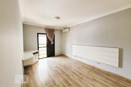Apartamento à venda com 268m², 4 quartos e 4 vagas Apartamento à venda com 268m², 4 quartos e 4 vagasSuíte 3