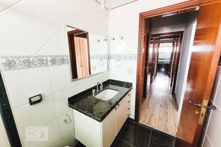 Apartamento à venda com 268m², 4 quartos e 4 vagas Apartamento à venda com 268m², 4 quartos e 4 vagasBanheiro da Suíte 4
