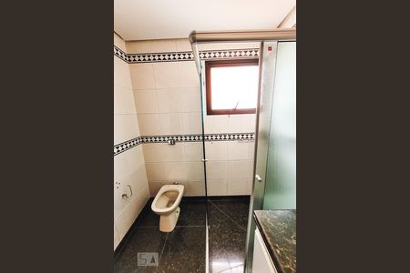 Apartamento à venda com 268m², 4 quartos e 4 vagas Apartamento à venda com 268m², 4 quartos e 4 vagasBanheiro da Suíte 1