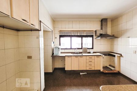 Apartamento à venda com 268m², 4 quartos e 4 vagas Apartamento à venda com 268m², 4 quartos e 4 vagasCozinha