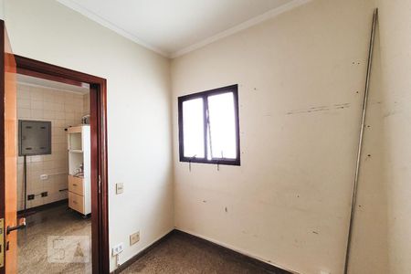 Apartamento à venda com 268m², 4 quartos e 4 vagas Apartamento à venda com 268m², 4 quartos e 4 vagasQuarto de Serviço