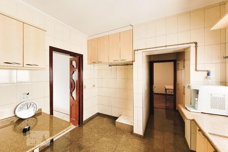 Apartamento à venda com 268m², 4 quartos e 4 vagas Apartamento à venda com 268m², 4 quartos e 4 vagasCozinha