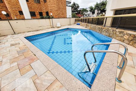 Apartamento à venda com 268m², 4 quartos e 4 vagas Apartamento à venda com 268m², 4 quartos e 4 vagasÁrea comum - Piscina
