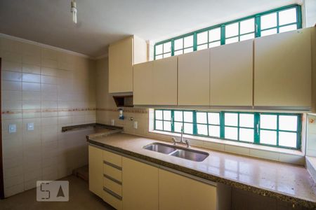 Casa à venda com 350m², 3 quartos e 5 vagas Casa à venda com 350m², 3 quartos e 5 vagasCozinha
