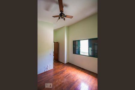 Casa à venda com 350m², 3 quartos e 5 vagas Casa à venda com 350m², 3 quartos e 5 vagasSuíte