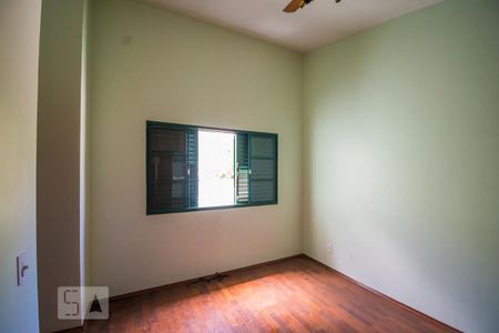 Casa à venda com 350m², 3 quartos e 5 vagas Casa à venda com 350m², 3 quartos e 5 vagasSuíte